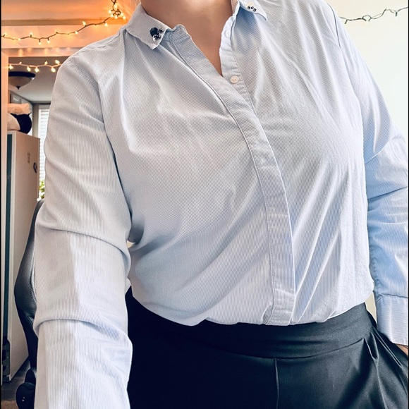 H&M Blue Pinstripe Button Up - Picture 4 of 6